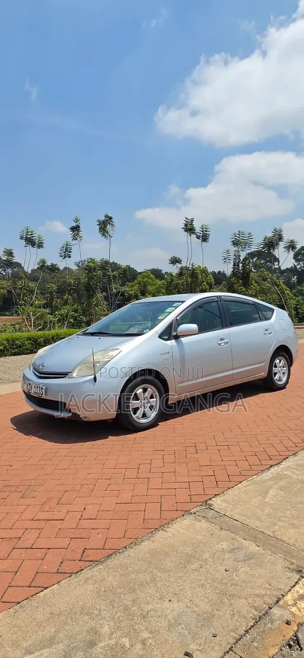 Toyota Prius 2013 Silver - 1
