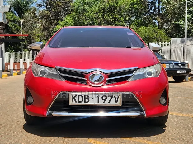 Toyota Auris 2013 Red - 1