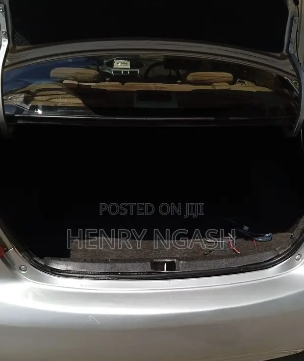 Toyota Belta 2009 Silver - 1