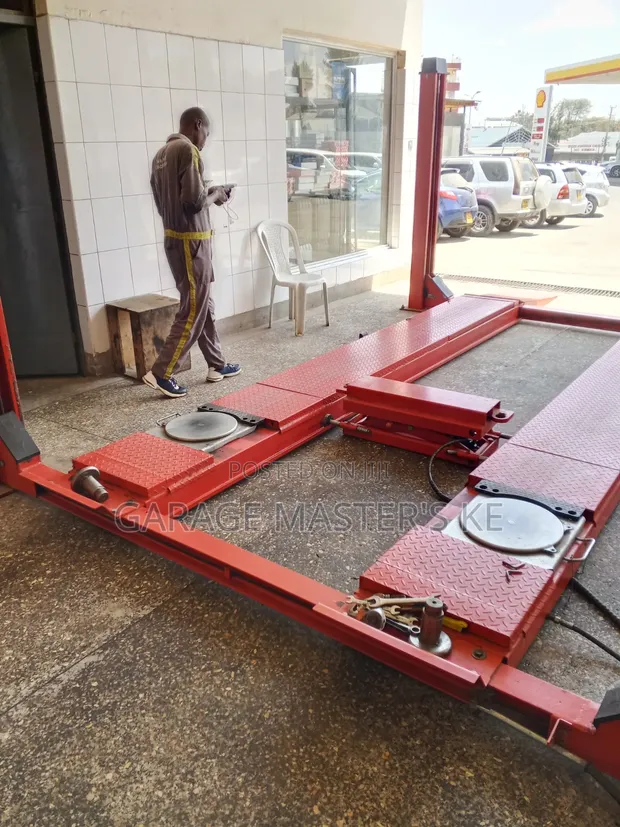 Brand New 4-Post Commercial Vehicle Lift - 1