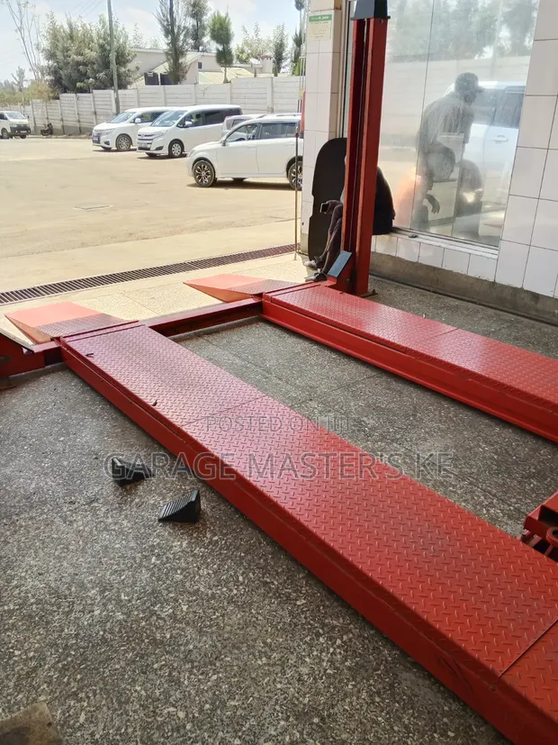 4-Post Car Lift - Heavy-Duty Garage Equipment - 1