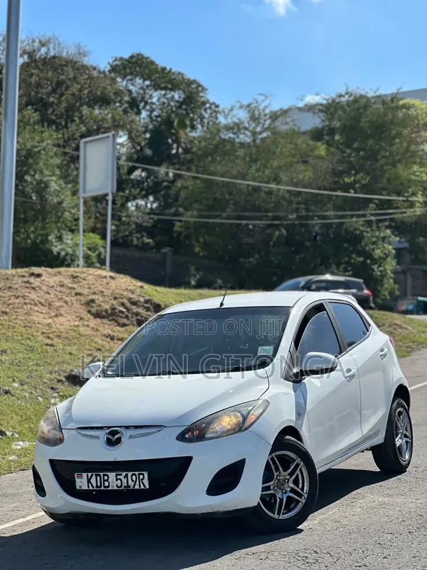 Mazda Demio 2013 White - 1
