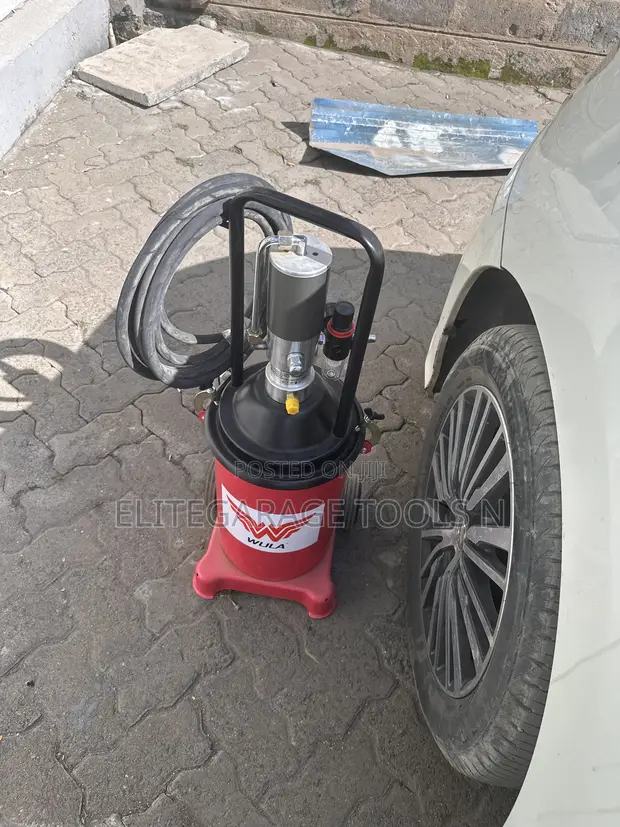 Sunshine Italy Pneumatic Grease Bucket Machine - 1
