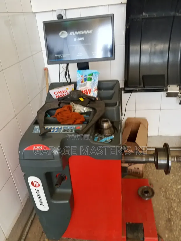 Operatable Wheel Balancer Machine - 1