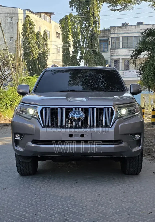 Toyota Land Cruiser Prado TXL 2018 Beige - 1
