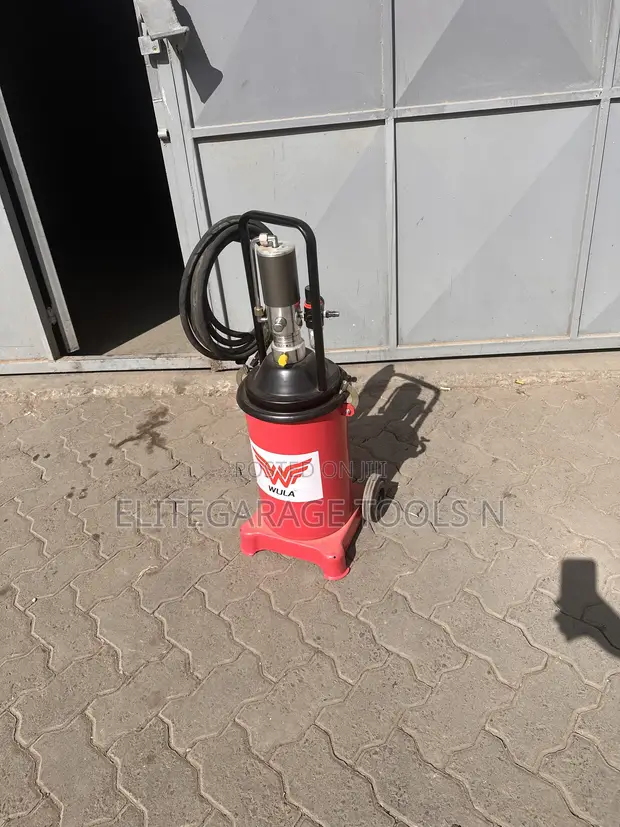 New Italian Pneumatic Greasing Machine - 1