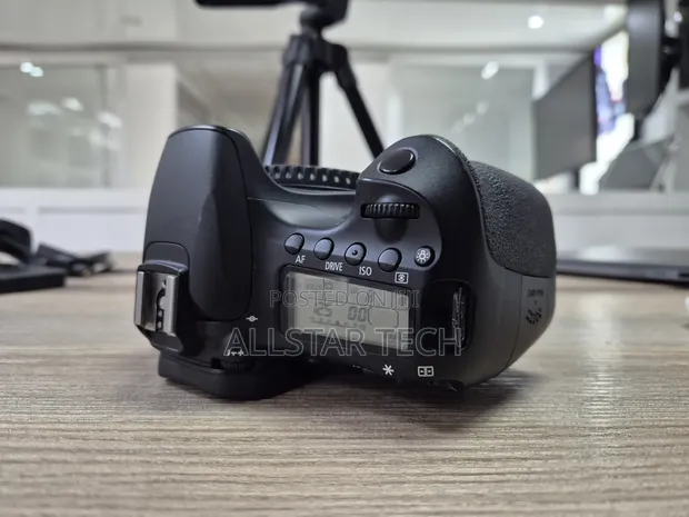 Canon EOS 60D Kamera ya DSLR - 1