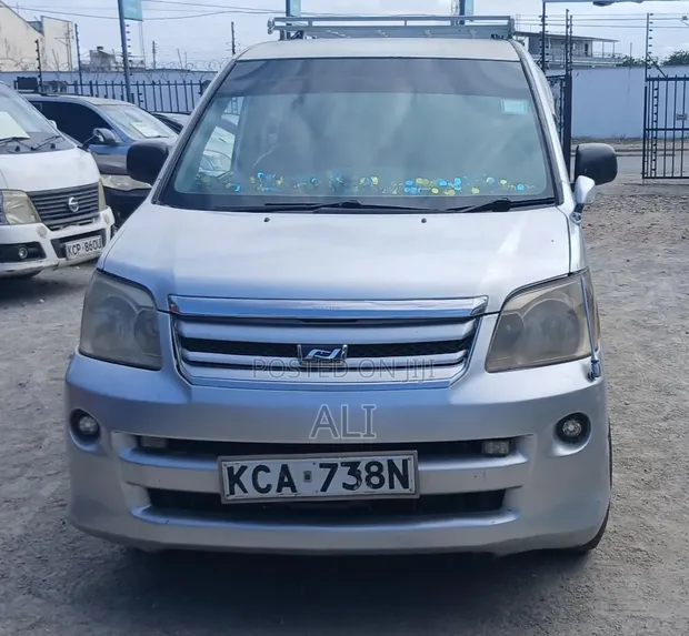 Toyota Noah 2007 Silver - 1