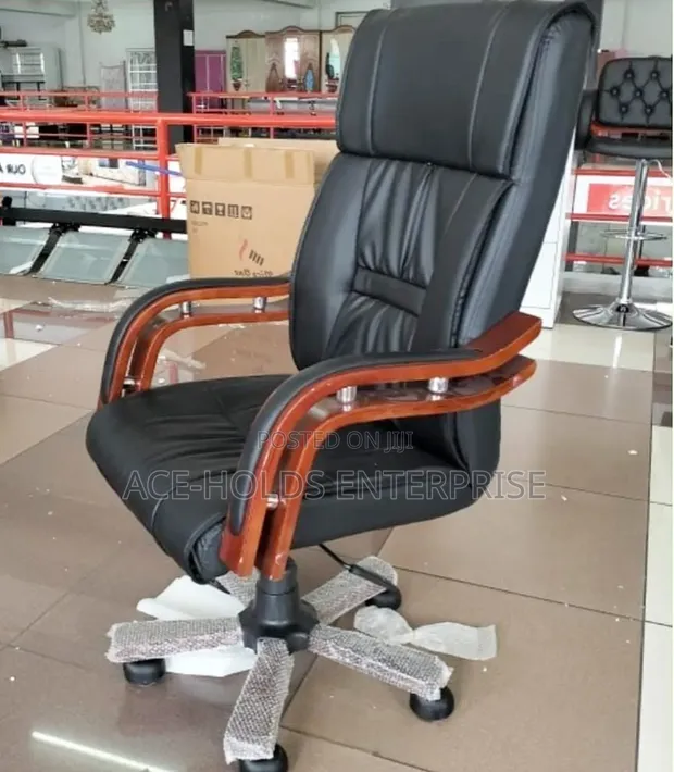 Heavy-Duty Managerial Executive Office Chair - 1