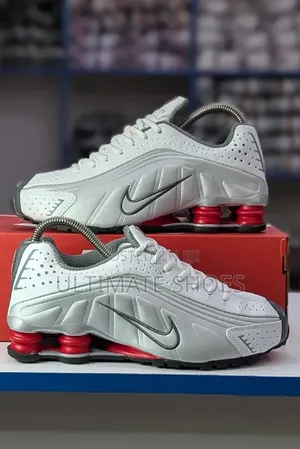 Nike Shox R4 Sneakers