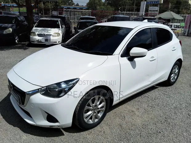 Mazda Demio 2018 White - 1