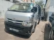 Toyota HiAce Van 2015 Nyeusi - 1