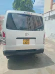 Toyota HiAce Van 2015 Nyeusi - 4
