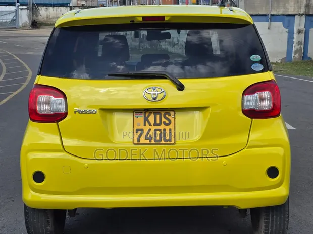 Toyota Passo 2017 Yellow - 1