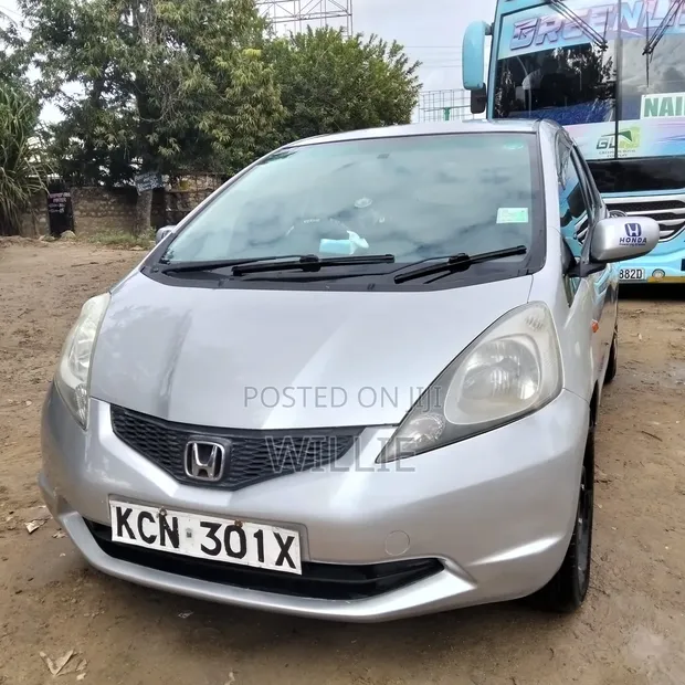 Honda Fit 2010 Silver - 1