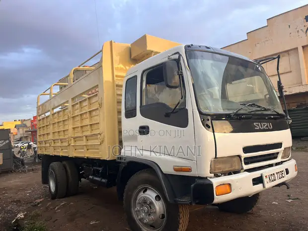 Isuzu FSR 2015 White Truck - 1