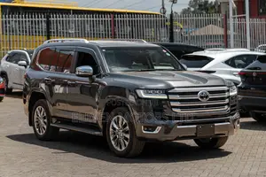 Toyota Land Cruiser LC300 ZX 2023