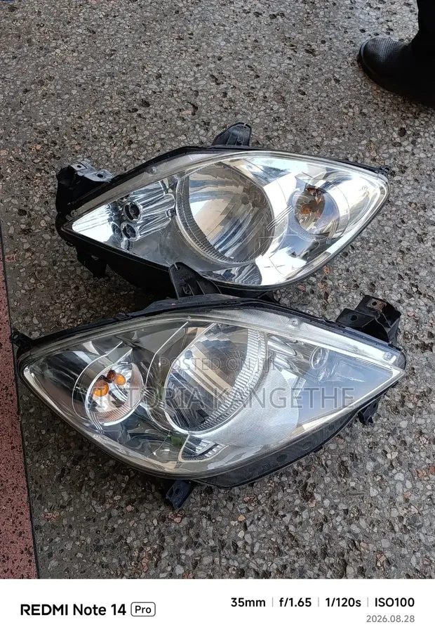 Demio 2005 Headlight (Iliyotumika) - 1