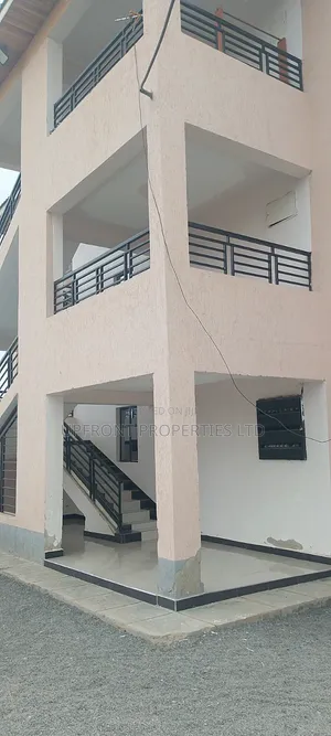 2 Bedroom En-suite Block of Flats to Rent in Paulgate Estate, Joska