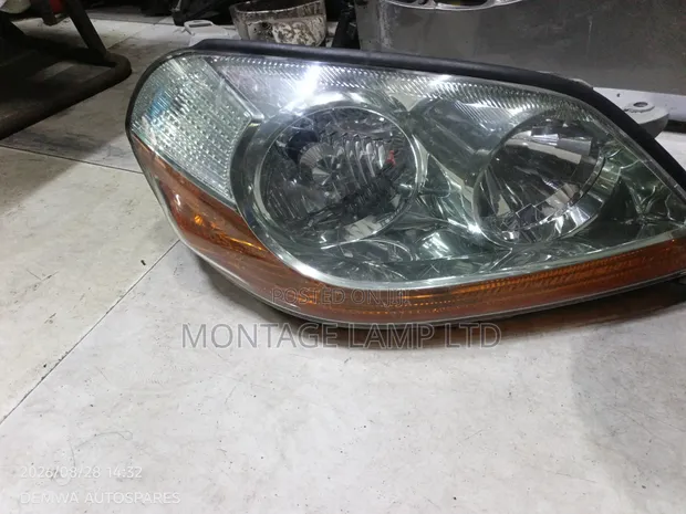 Toyota Mark II Zenon Right Side Headlight - 1