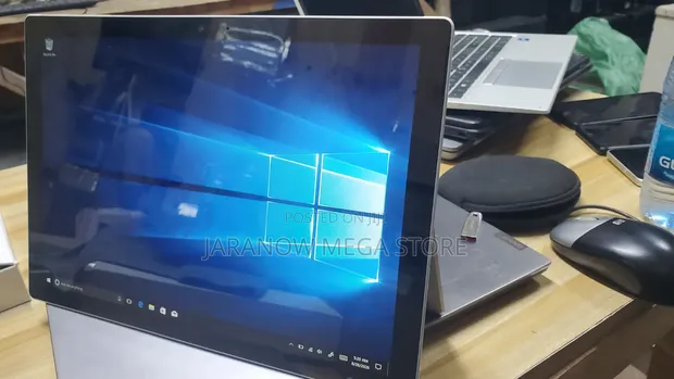 Microsoft Surface Pro 5 8GB RAM, 256GB SSD - 1