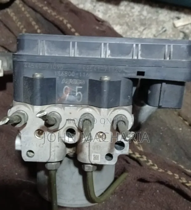 ABS Pump ya Toyota Hilux Vigo (Iliyo tumika) - 1