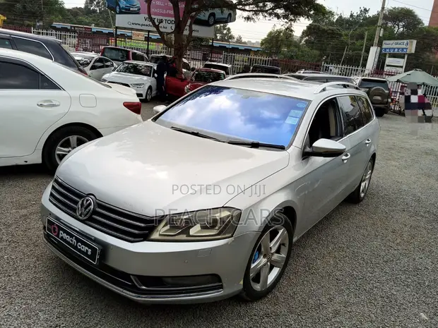 Volkswagen Passat 2011 Silver - 1