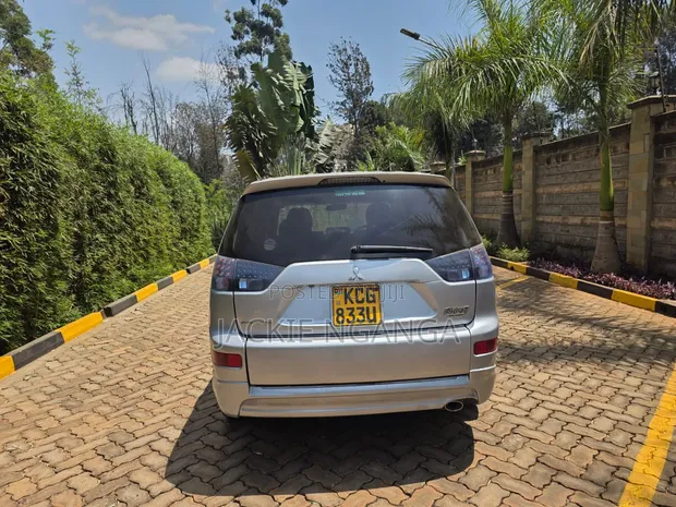 Mitsubishi Outlander 2010 Silver - 1