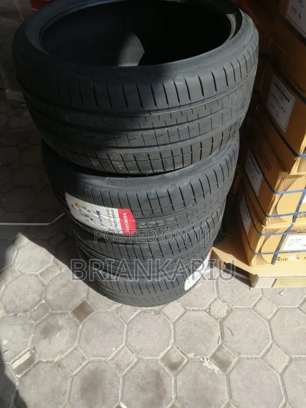 235/35R19 Vredestein Performance Tires - 1