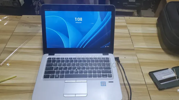 Laptop HP EliteBook 820 G3 - Core i7, 8GB RAM, 256GB SSD - 1