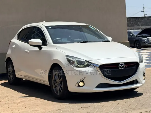 Mazda Demio 2019 White - 1