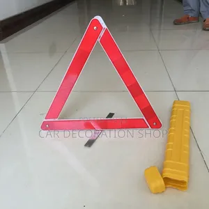 Triangle ya Dharura ya Kuakisi inayokunjwa
