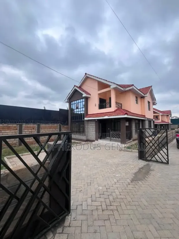 4 Bedroom All Ensuite Maisonette in Rimpa for Sale - 1