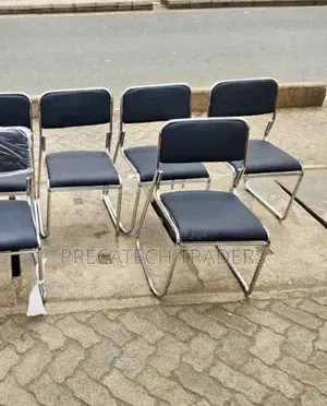 Viti vya Kisasa vya Kusubiri Vilivyotiwa Pedi - Nyeusi