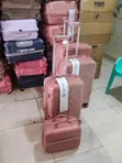Set ya Mizigo ya Kifahari ya Kesi 4 kwa 1, Haiwezi Kuvunjika - 1