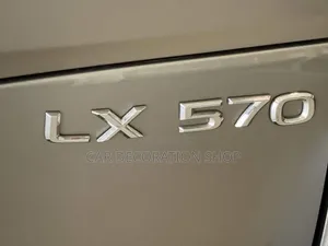 Lexus LX570 Herufi Nyeusi za Chrome/Silver