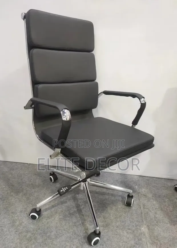 Kiti cha Ofisi cha Mtendaji chenye Mkeka Mrefu - Nyeusi Faux Leather - 1