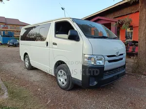 Toyota HiAce 2019 - White