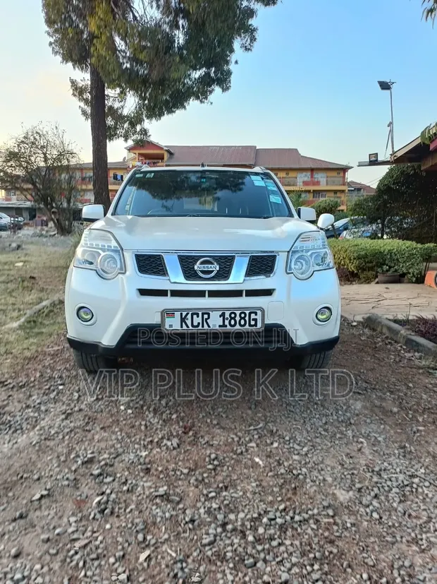 Nissan X-Trail 2012 White - 1