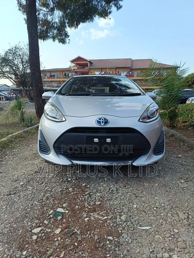 Toyota Aqua 2019 Silver - 1
