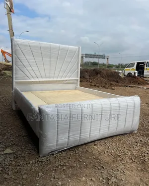 Vandor 5x6 Foot White Bed Frame