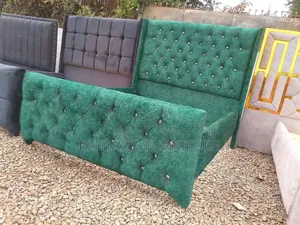 Emerald Green 5x6 Bed with Crystal Tufted Headboard