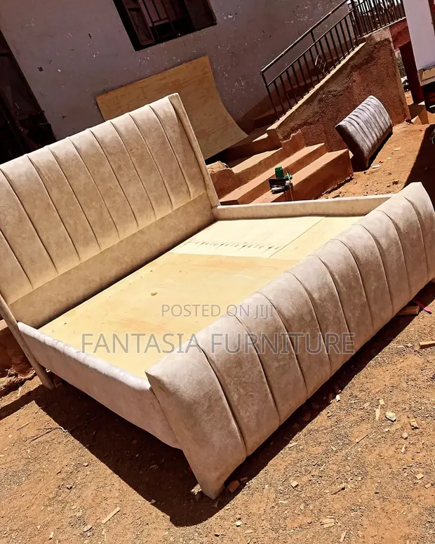 Cream Velvet Bed - Size 6x6 - 1