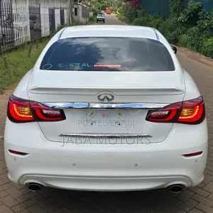 Nissan Fuga 2018 Nyeupe
