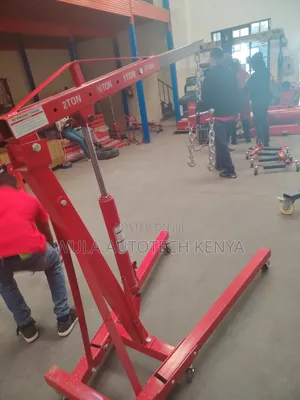 Adjustable Telescopic Engine Crane - 1-3 Ton Capacity
