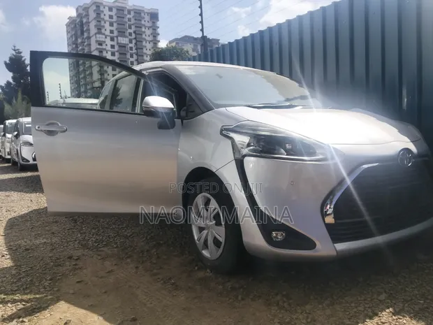 Toyota Sienta 1.5 AWD 2019 Silver - 1