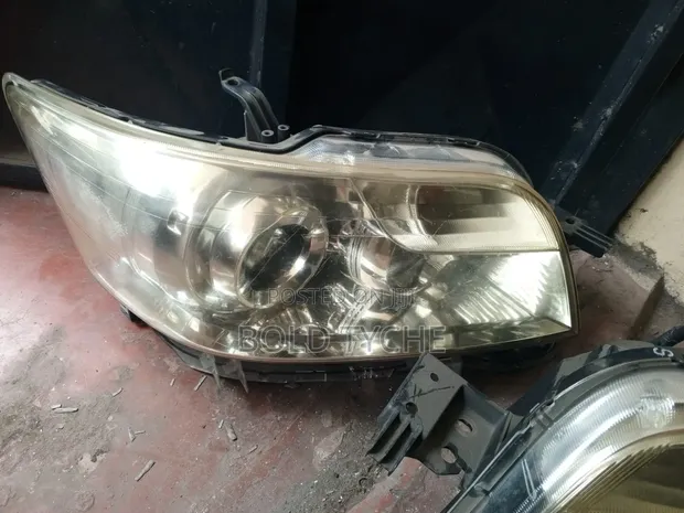 Toyota Rumion Headlight - 1
