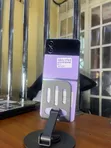 New Samsung Galaxy Z Flip4 256GB Purple - 1