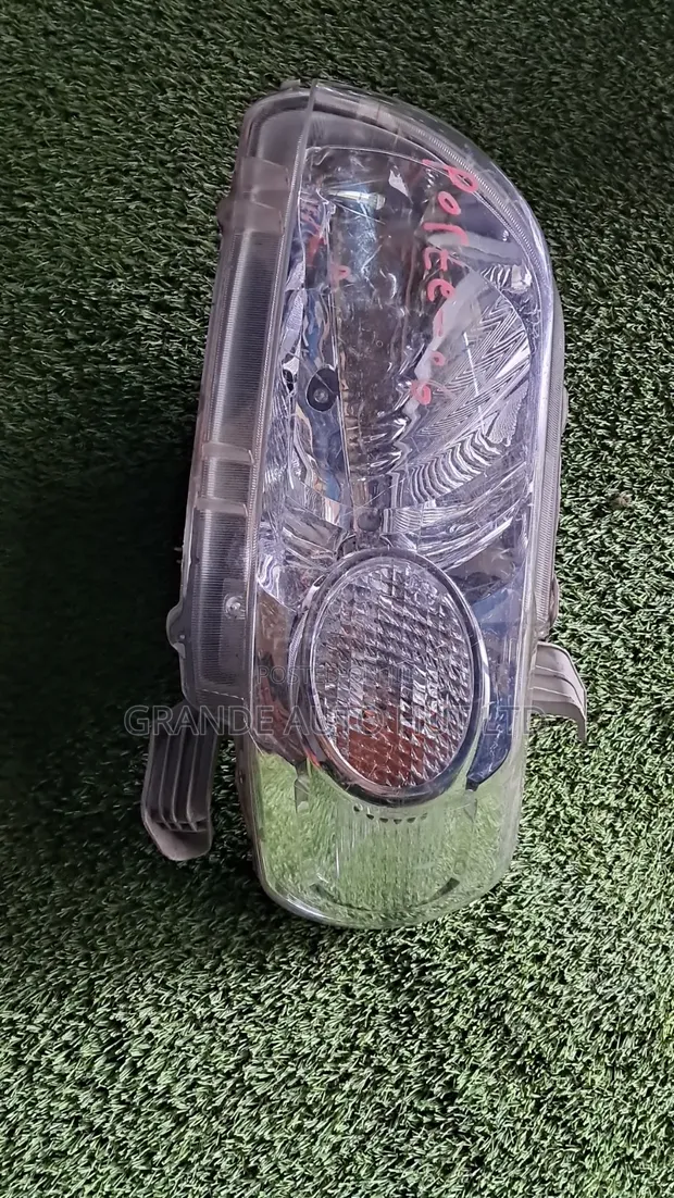 Toyota Porte Headlights (Used) - 1