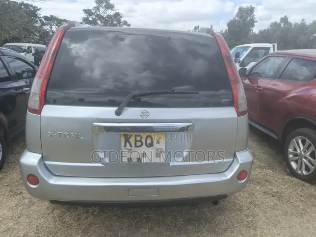 Nissan X-Trail 2005 Silver - 1